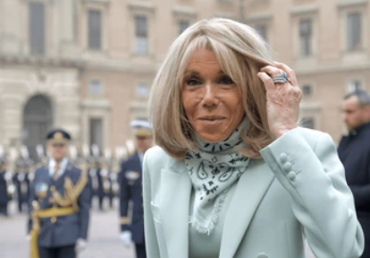 "Sales connes" : le collectif qui a porté plainte contre Brigitte Macron dénonce une procédure bâillon et lance une cagnotte