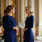 découvrez comment brigitte macron et rania de jordanie ont ébloui à l’élysée en arborant des robes longues parfaitement assorties, symboles d'élégance et de complicité.